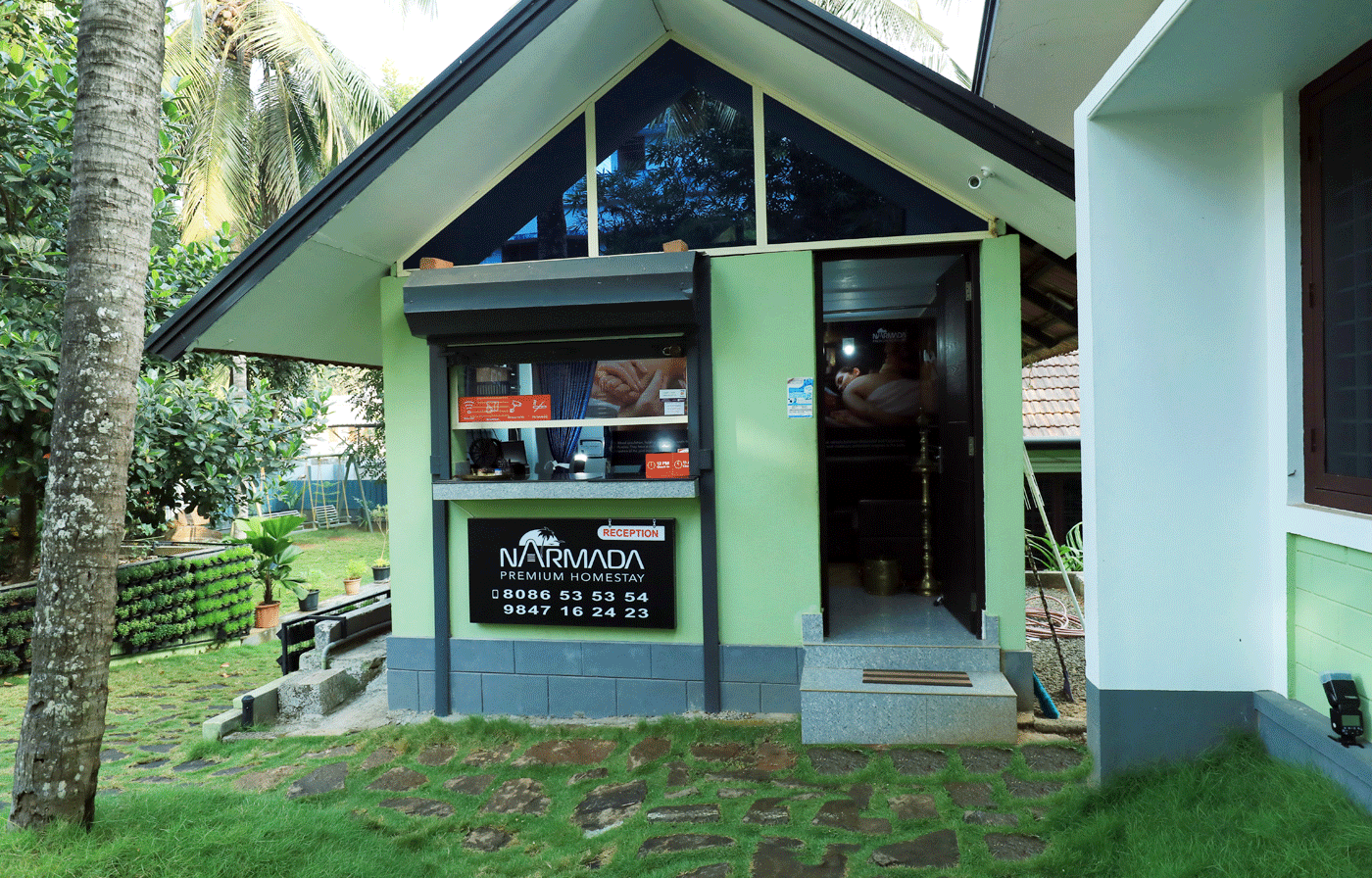 Rooms near Thirumandhamkunnu temple